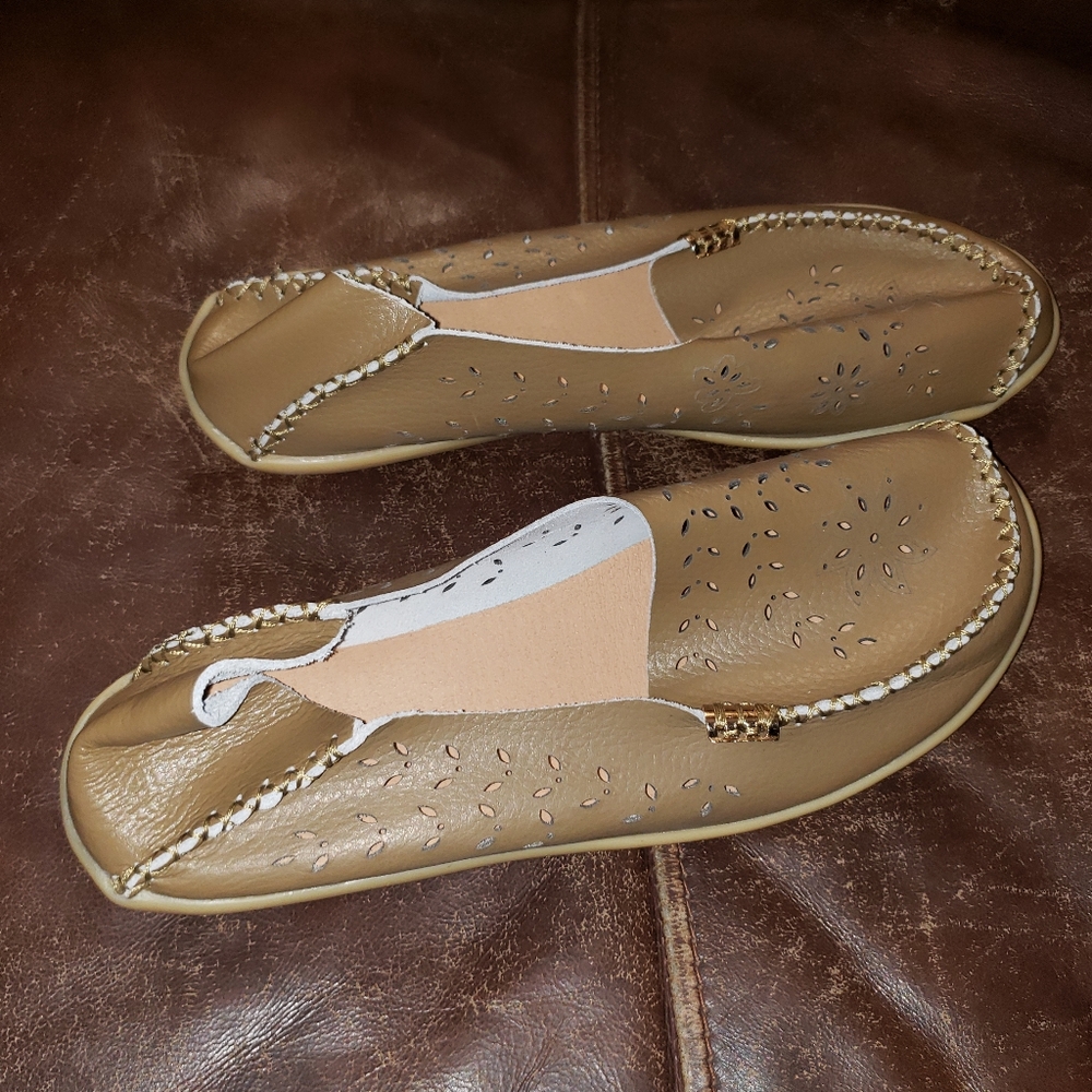 Tan & Gold - •Unknown• | Slip-On Shoes - Picture 4 of 8